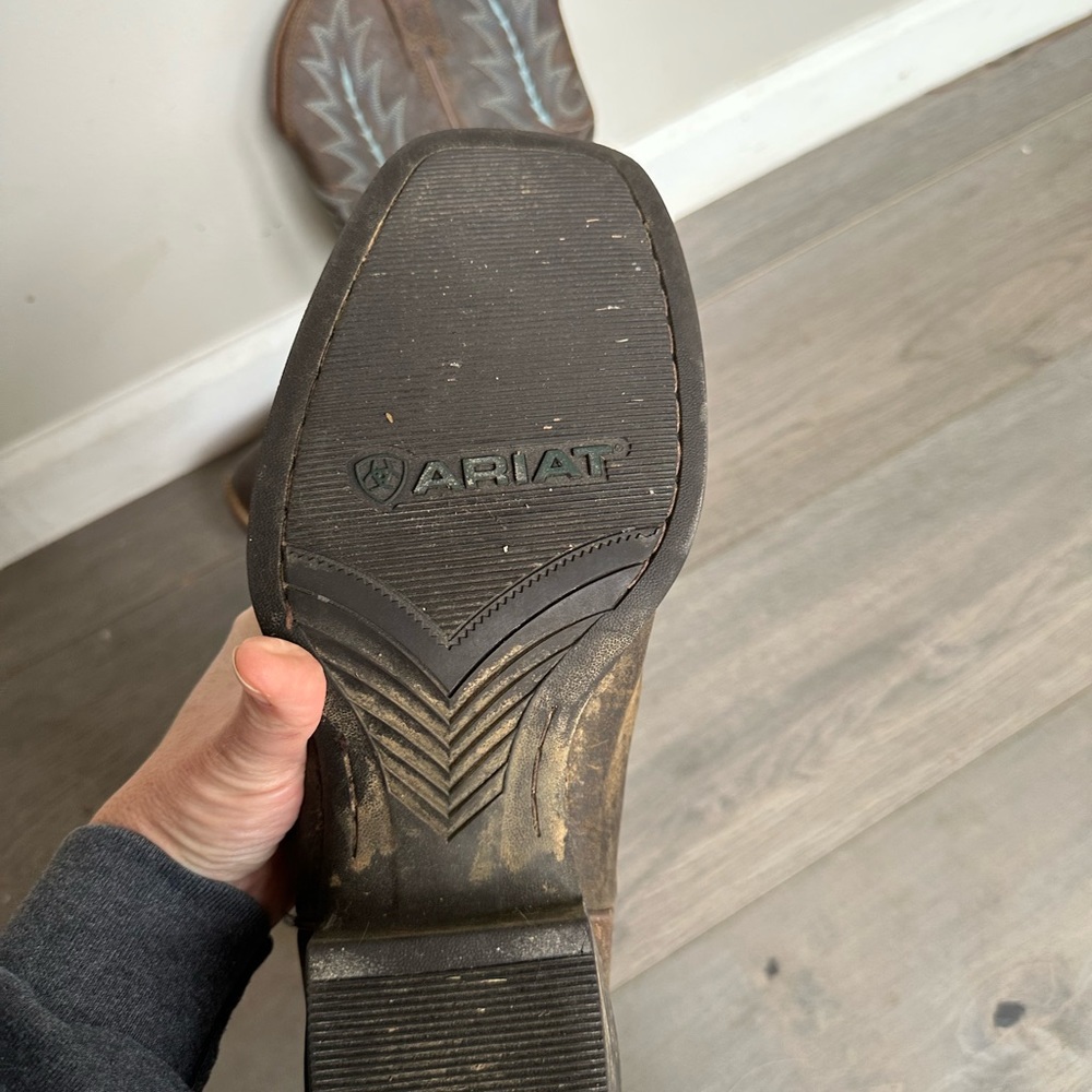 Men’s Ariat boots - Picture 3 of 5